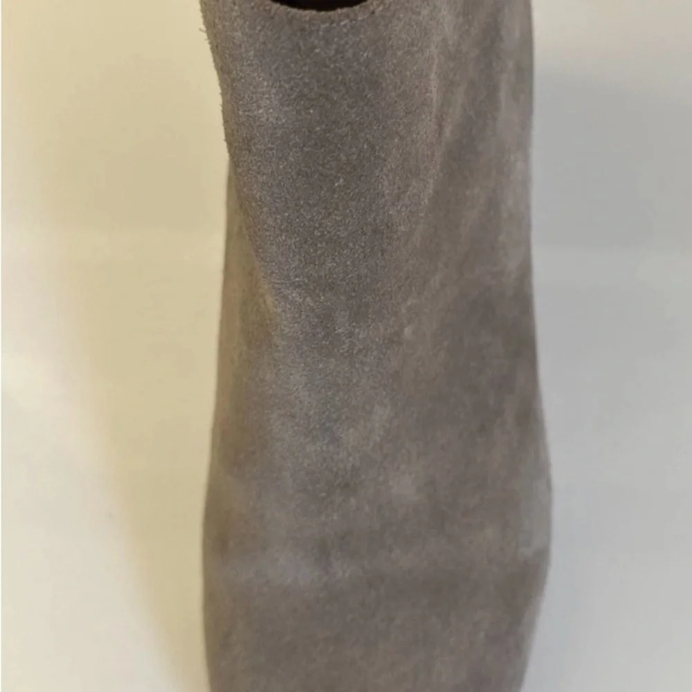 Gentle Souls Blaise Beige Tan Suede Ankle Boots Bootie Block Heel Size 9 EUC